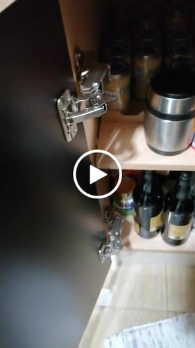 Customer video review of Bisagra recta de cazoleta de apertura 165º de ø35 con piston para puertas plegables