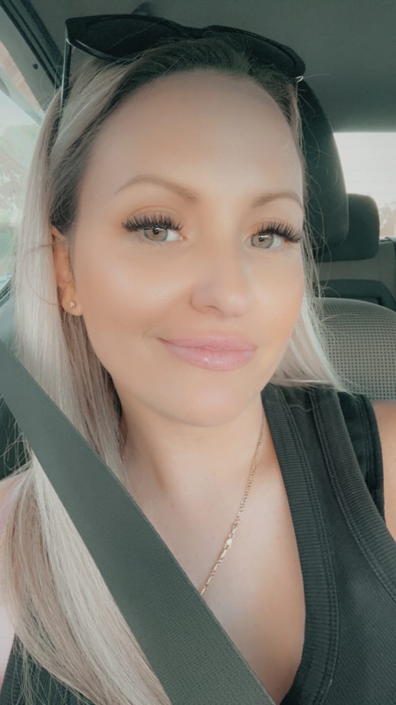 Customer photo review of Infinaluxe Dual-Sided Long Wear Lash Bond