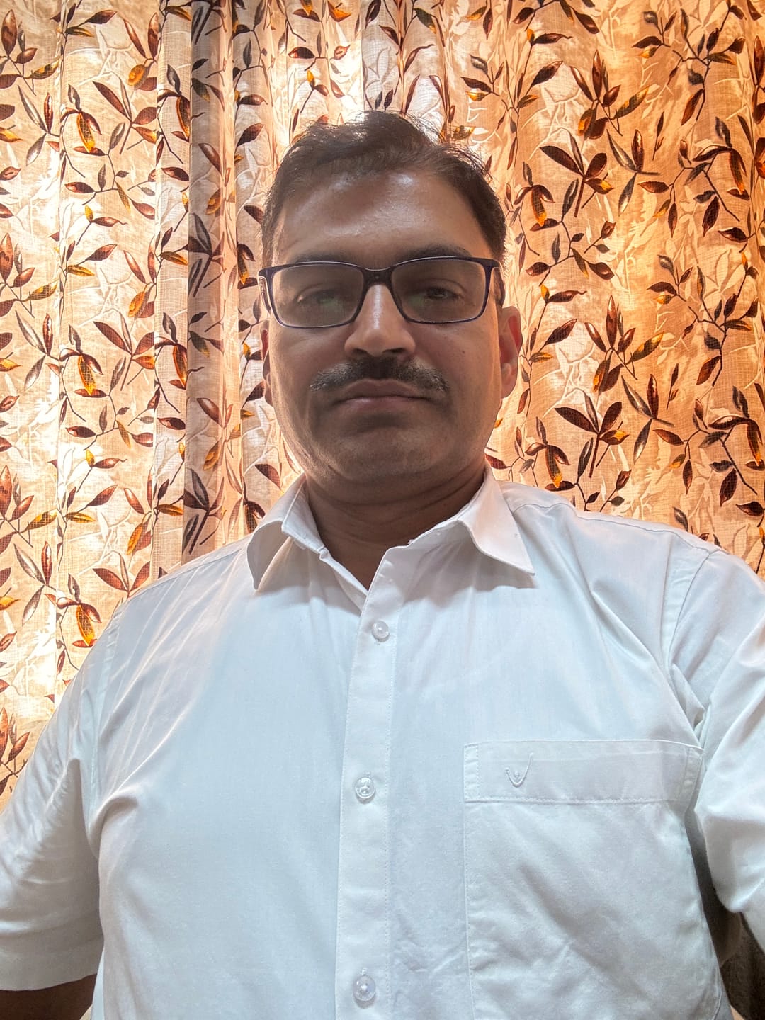 Customer photo review of Uathayam Linen Basic Cotton Linen Formal White Shirt For Men