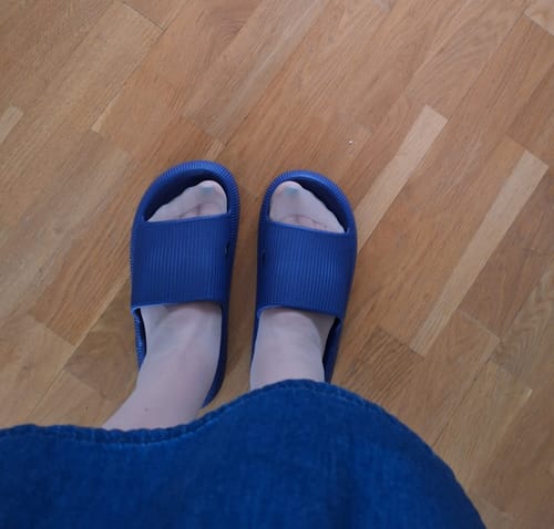 Customer photo review of HappyFlops Original