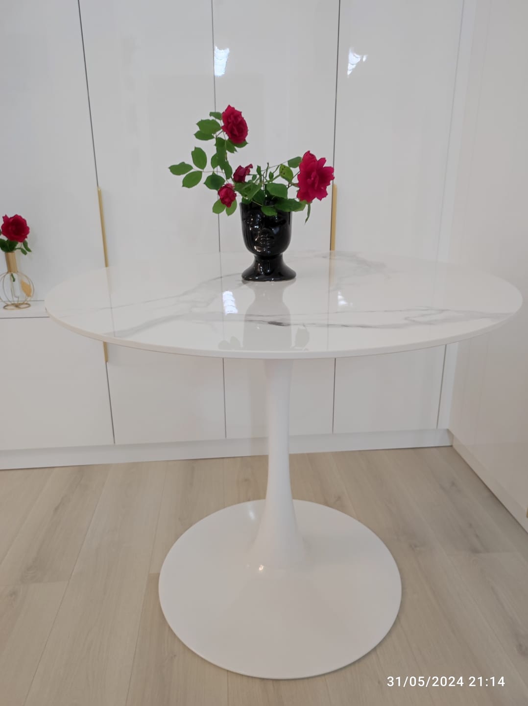 Customer photo review of Masa ESPERO, alb cu efect de marmura/alb, ceramica/metal, 90x90x75 cm
