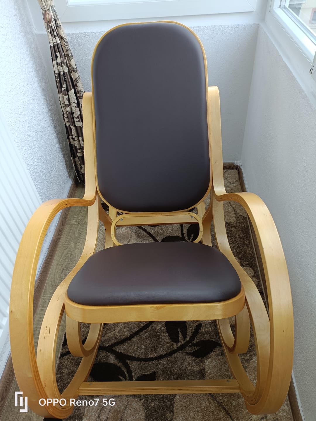 Customer photo review of Balansoar MAX BIS PLUS, maro inchis/stejar auriu, piele ecologica/lemn indoit, 52x90x95 cm