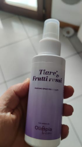 Customer photo review of Profumo spray per tessuti Tiarè e Frutti Rossi  ml.100