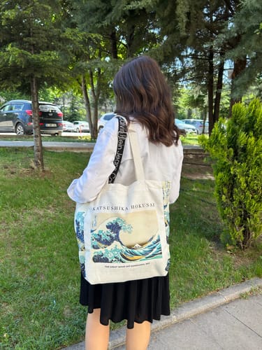 Customer photo review of The Great Wave off Kanagawa Omuz Çantası