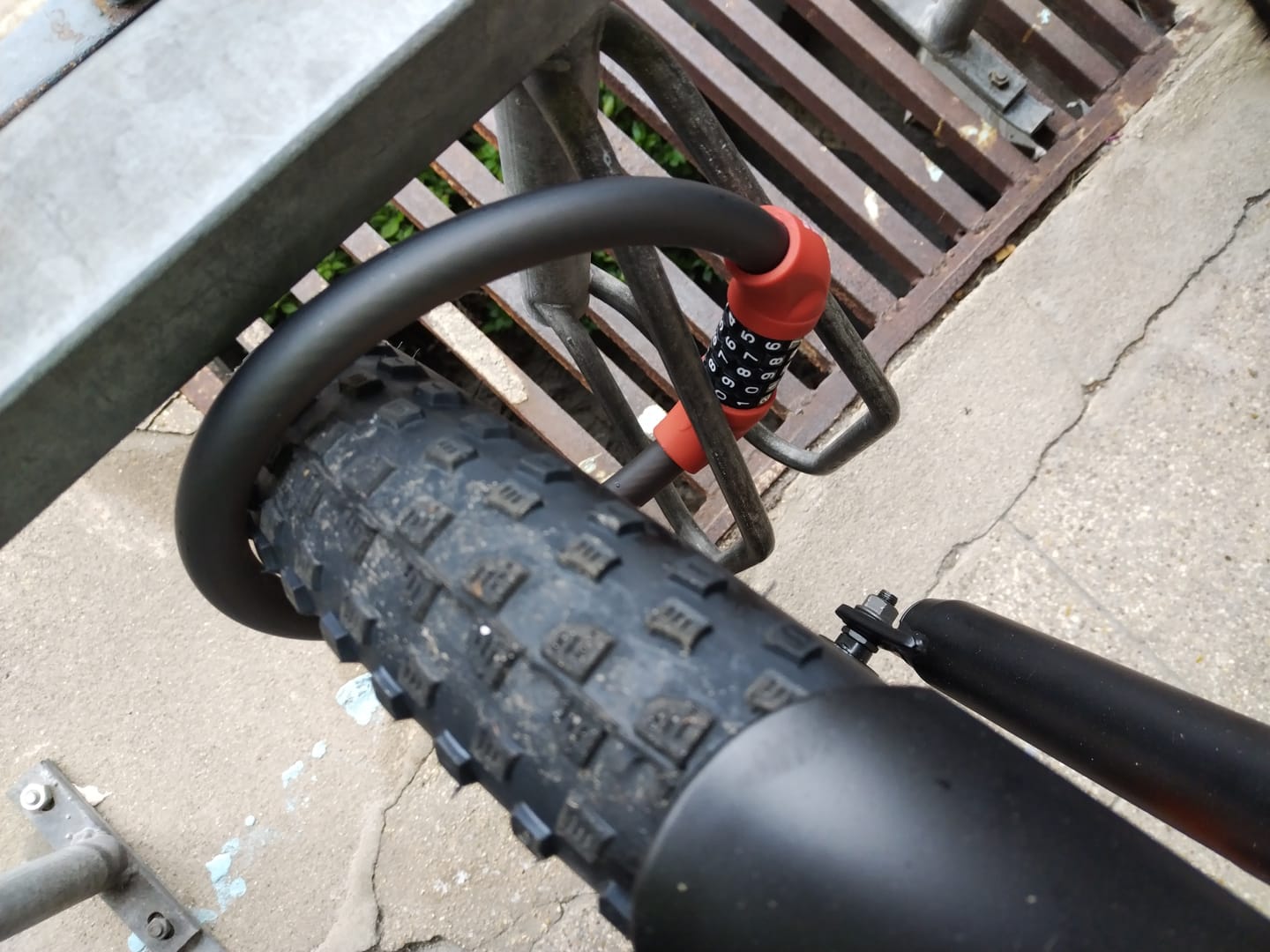 Customer photo review of Vakole Bike Lock Steel Five-digit Code Anti-theft 1.72CM Bold Cable Password Lock