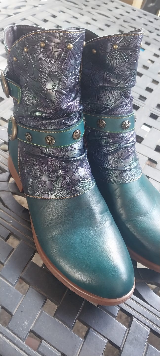 Customer photo review of Retro Painted Buckle Flat Shoes
