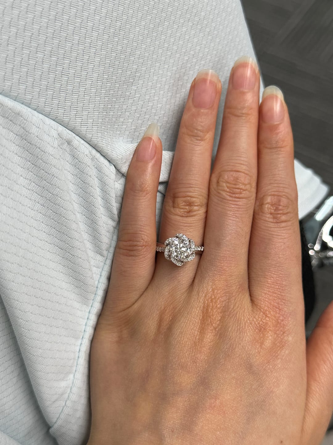 Customer photo review of S925 Moissanite 1.0CT Twist Flower Design Engagement Ring