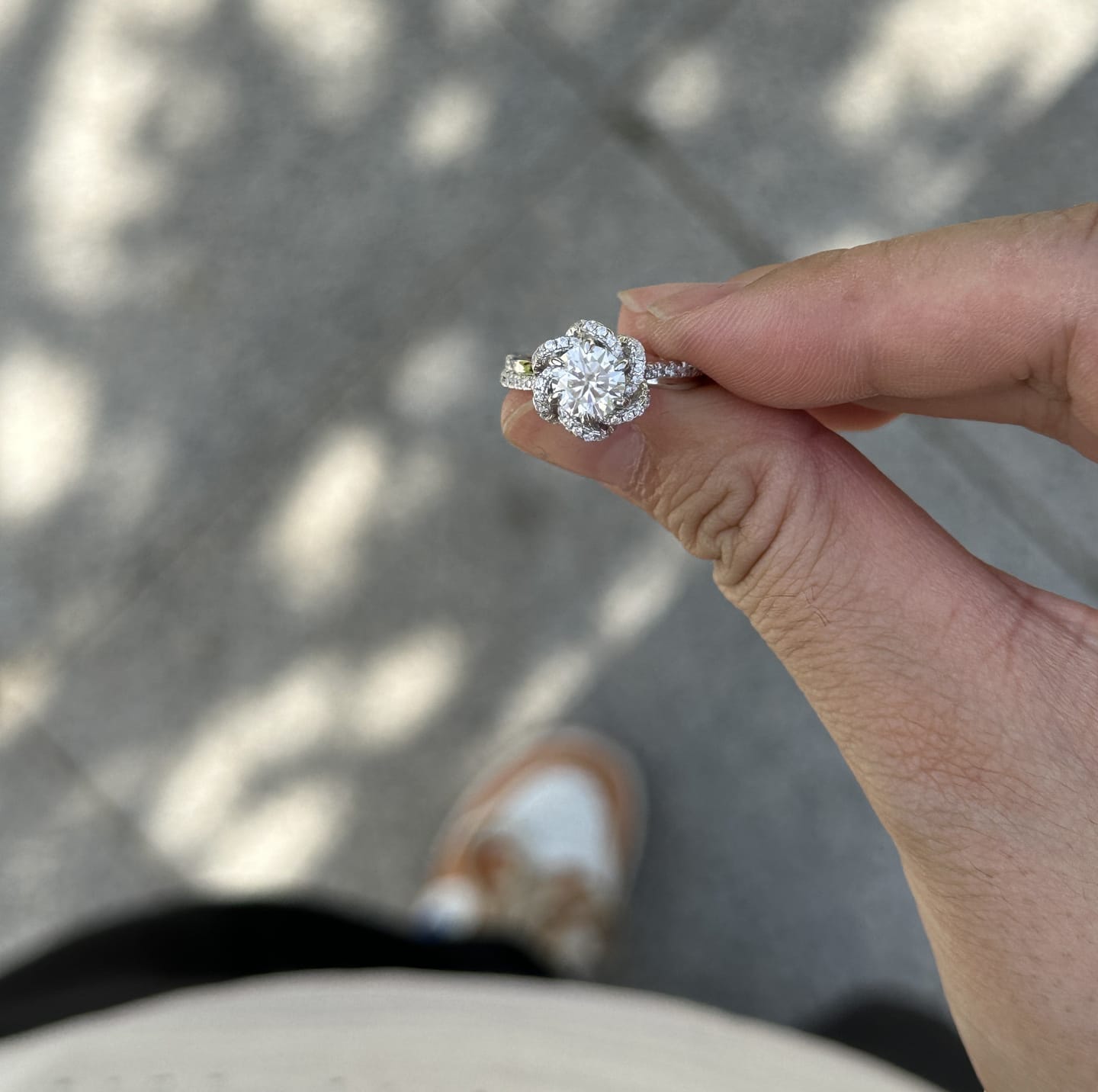 Customer photo review of S925 Moissanite 1.0CT Twist Flower Design Engagement Ring
