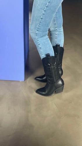 Customer photo review of Stivali Texani in pelle con tacco