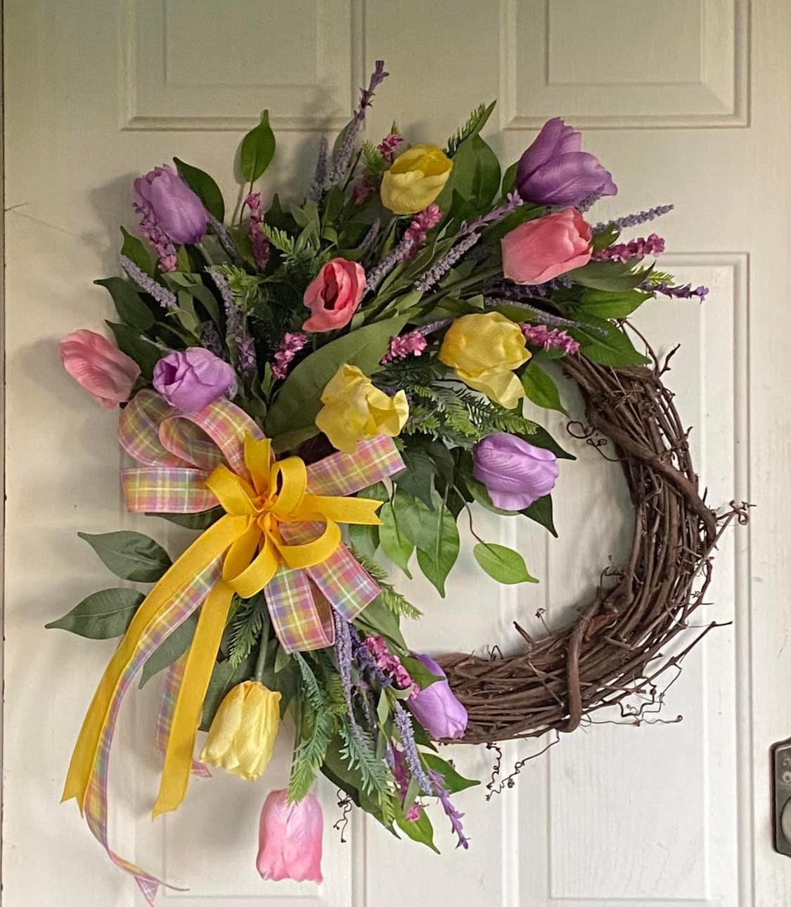 Customer photo review of 16" Oval Grapevine Wreath - DECOE-036