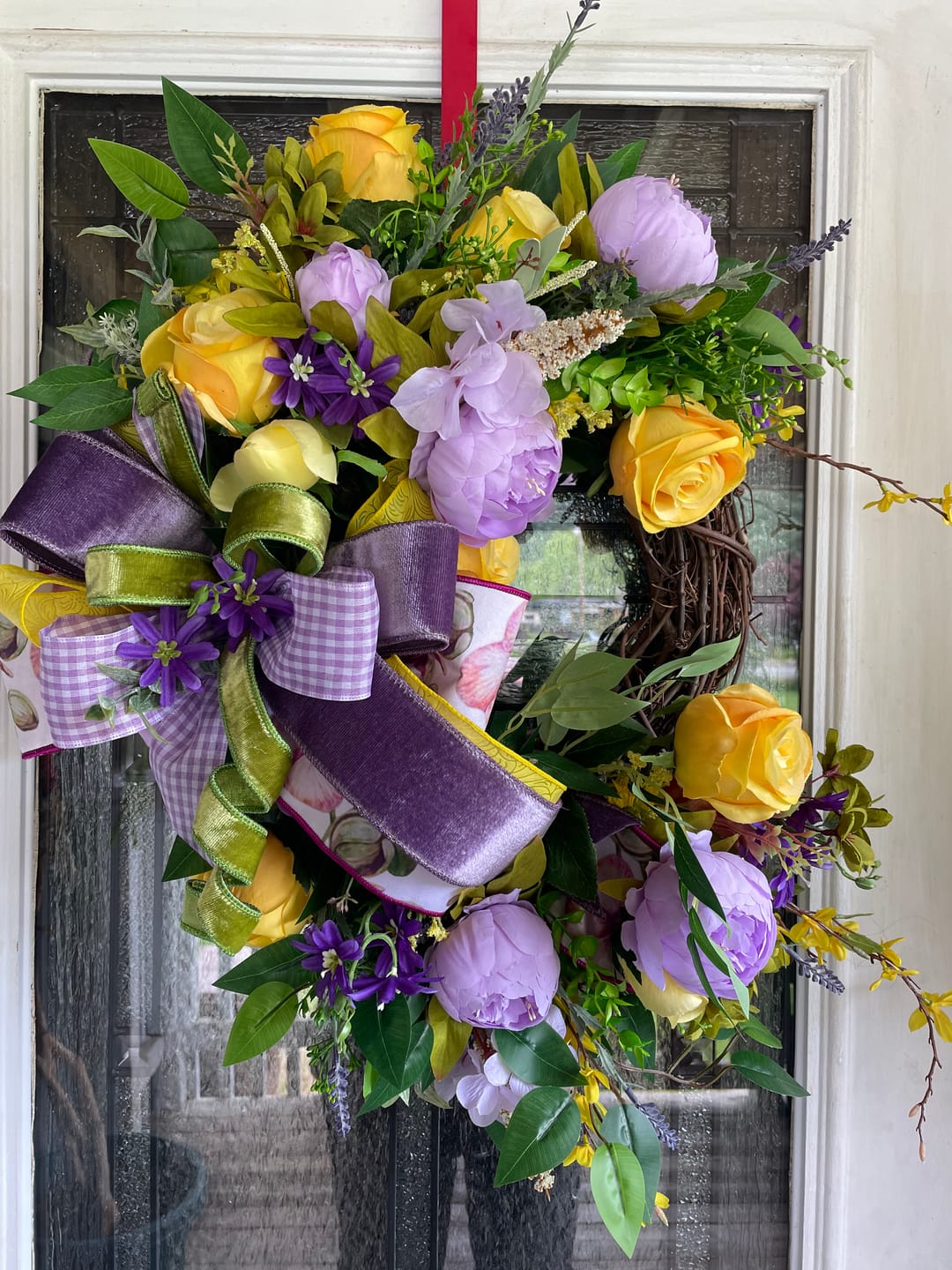 Customer photo review of 14" Round Grapevine Wreath - DECOE-034