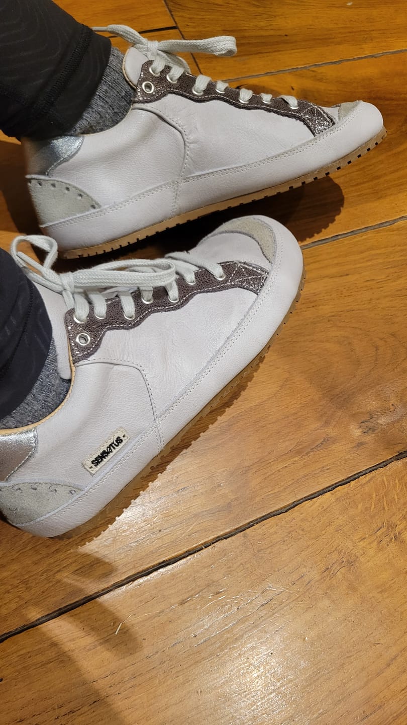 Customer photo review of Zapatilla Mujer. A2 Plateada
