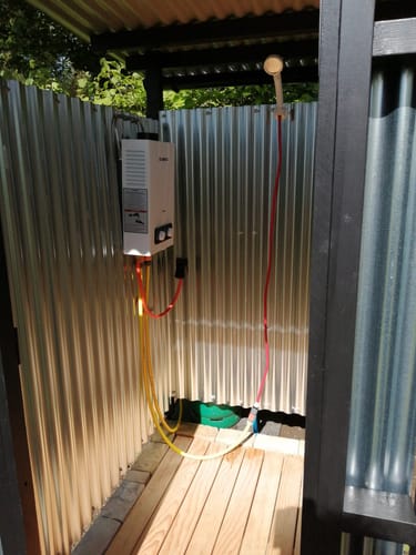 Customer photo review of CAMPLUX 6 litres Gas Pronpane Water Heater Instantaneous LPG Water Heater with Handle For Camping Shower&RV&Washing Horse