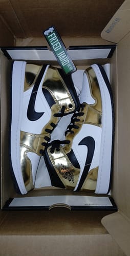 Customer photo review of Air Jordan 1 Mid SE 'Metallic Gold'