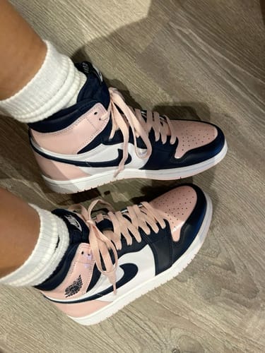 Customer photo review of AIR JORDAN 1 HIGH OG ATMOSPHERE (BUBBLE GUM)