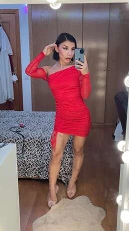 Customer photo review of Robe plissée à épaules dénudées en maille à la mode