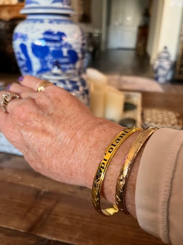 undefined review of Ho'omana'o Heirloom Personalized Oval Bangle [8"+] image 1 out of 1