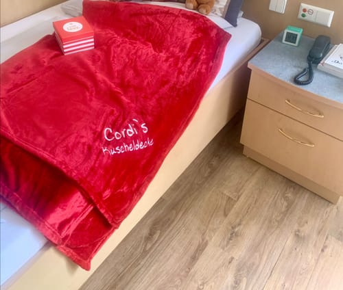 Customer photo review of Wolimbo XL Wohndecke mit Namen Microfaser Flausch 150x200cm