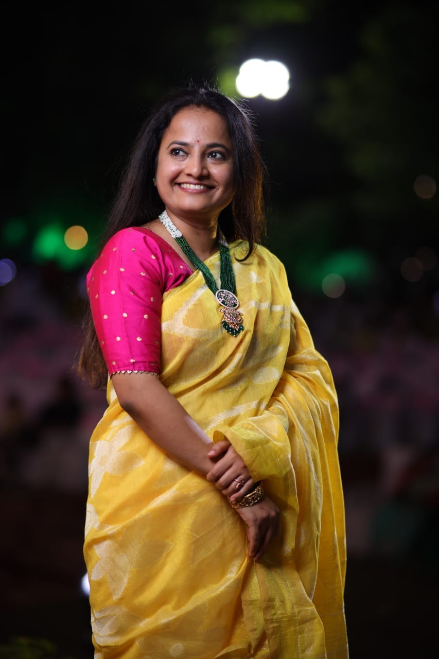 Customer photo review of Lemon Yellow Jamdani Floral Motif Saree