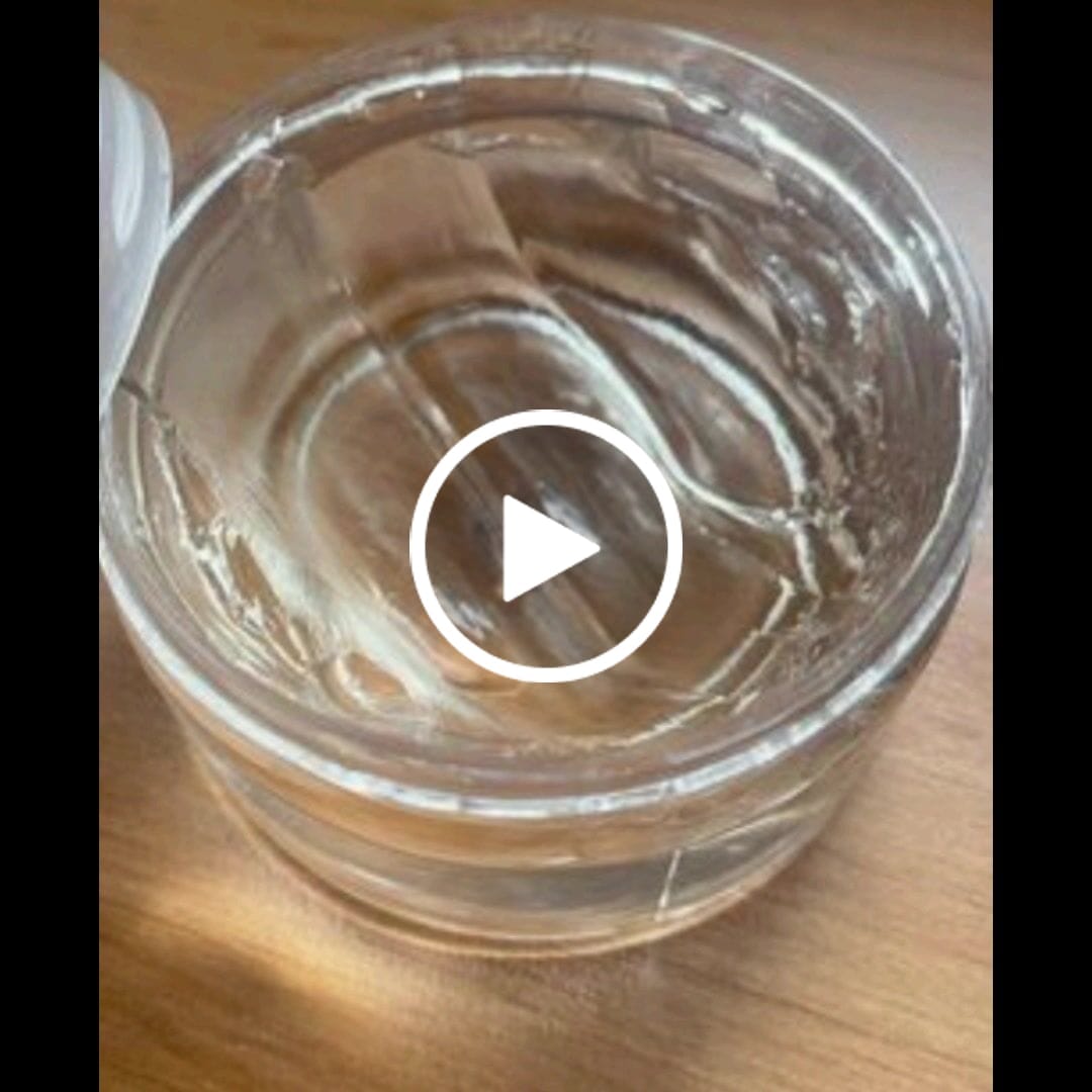 Customer video review of Cire coiffante CAPINUTRI naturelle nourrissante sans résidus ni trace blanche