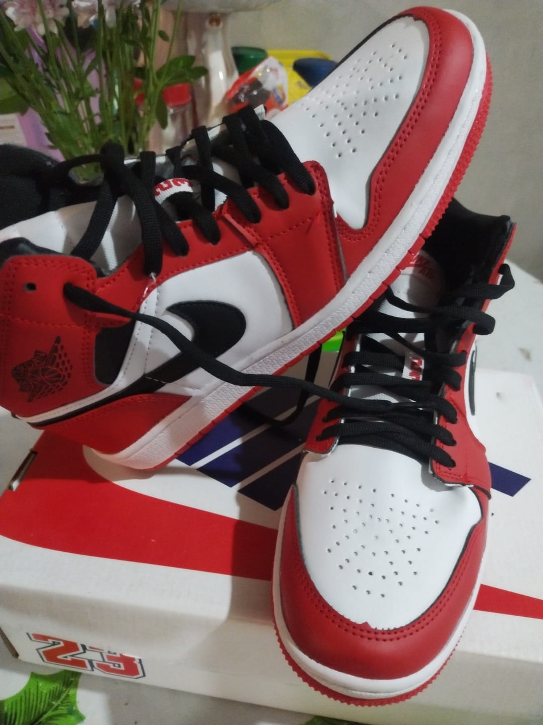 Customer photo review of Tenis Retro 1 Chicago Red