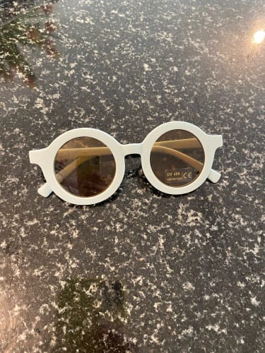 Customer photo review of Retro Solid Color Ultraviolet Sunglasses