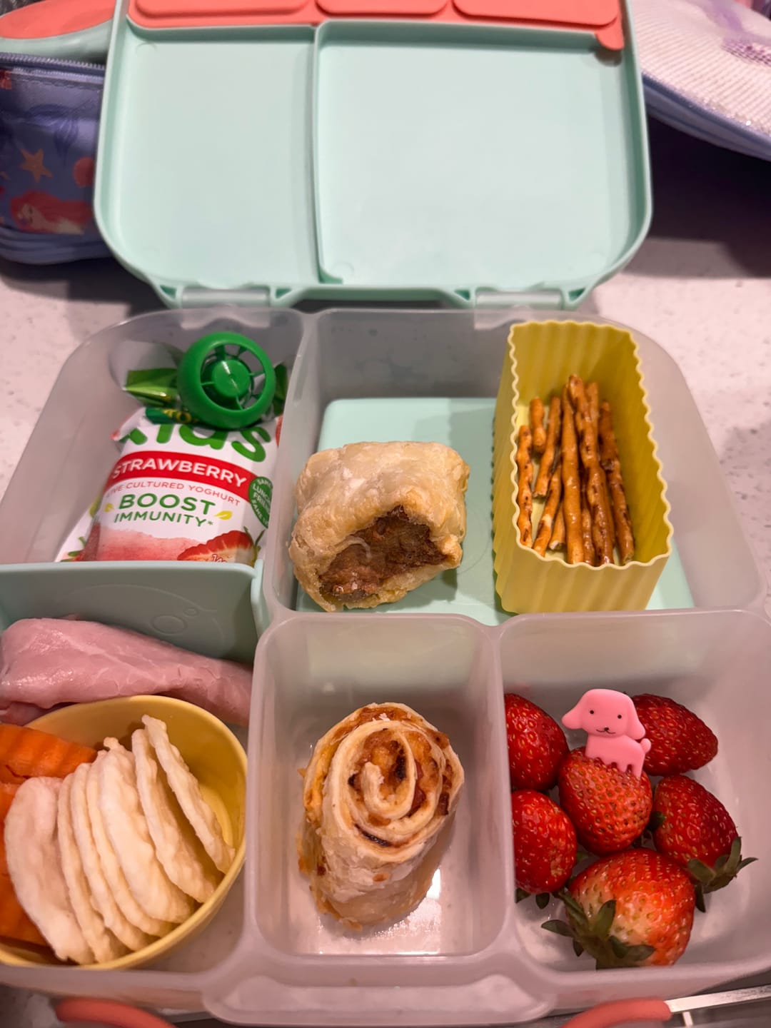 Customer photo review of b.box Lunchbox - Flamingo Fizz