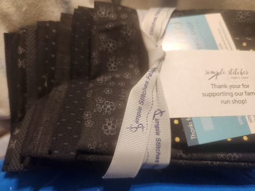 Customer photo review of Black Simple Bundle (8) Fat Quarter Bundle