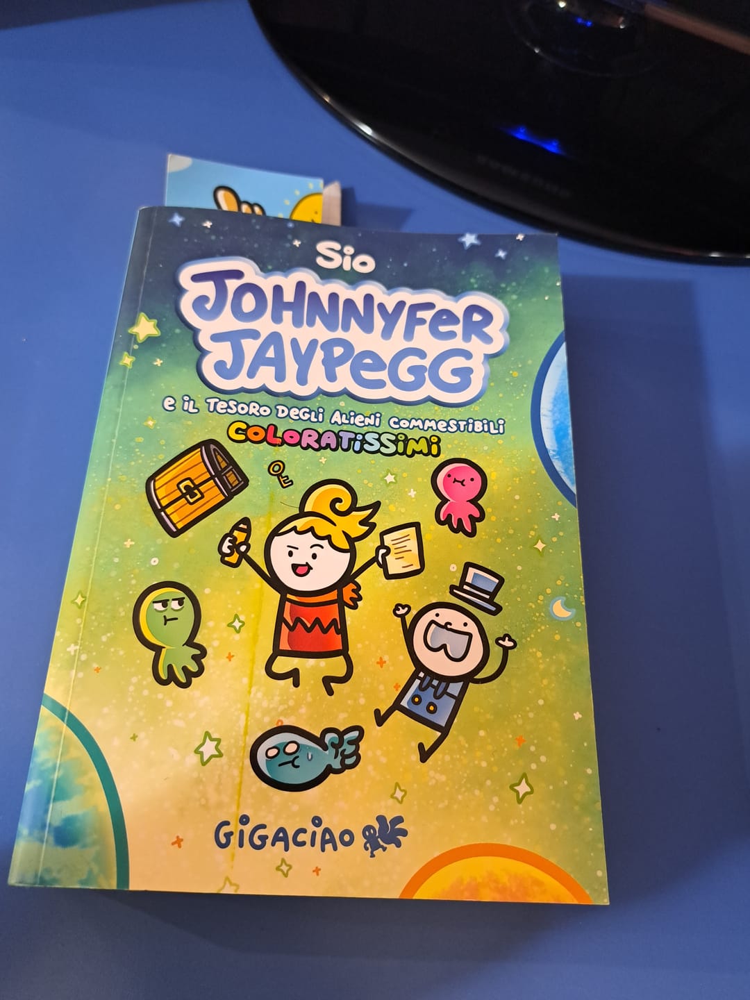 Customer photo review of Johnnyfer Jaypegg e il tesoro degli alieni commestibili coloratissimi!