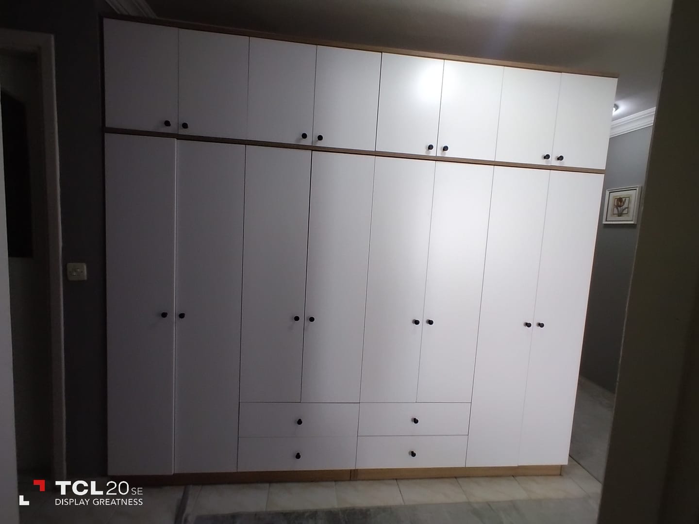 Customer photo review of Rani BA121 Geniş Gardırop Elbise Dolabı 8 Kapaklı 2 Çekmeceli 1 Raflı 2 Askılı Sepet Ceviz - Beyaz