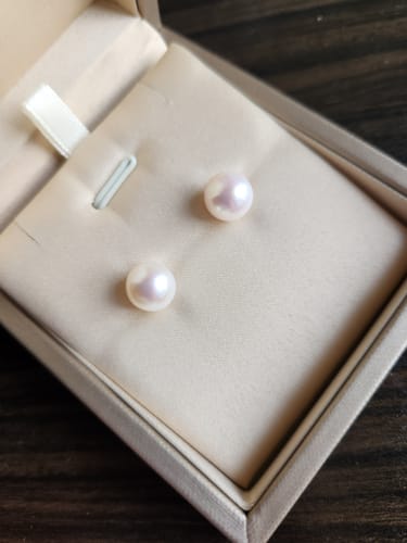 Customer photo review of 18K Gold﻿ Top Grade Freshwater White Pearl Stud Earrings KE00023