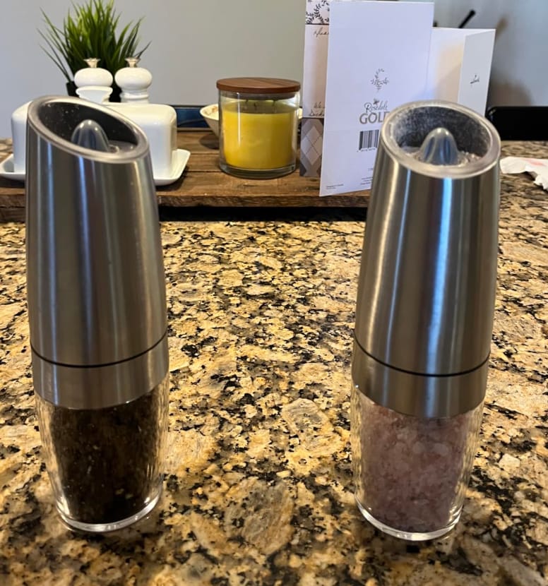 Customer photo review of Automatic Salt & Pepper Grinder Set