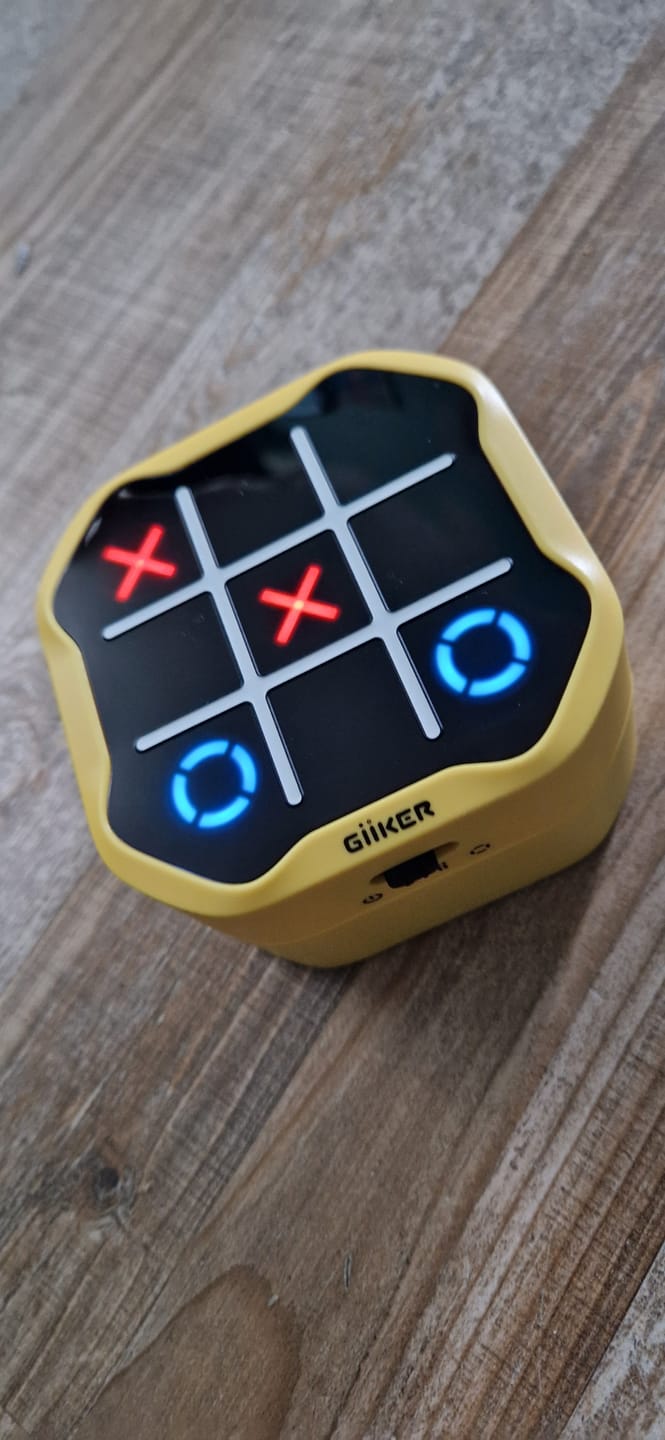 Customer photo review of GiiKER Tic-Tac-Toe Bolt