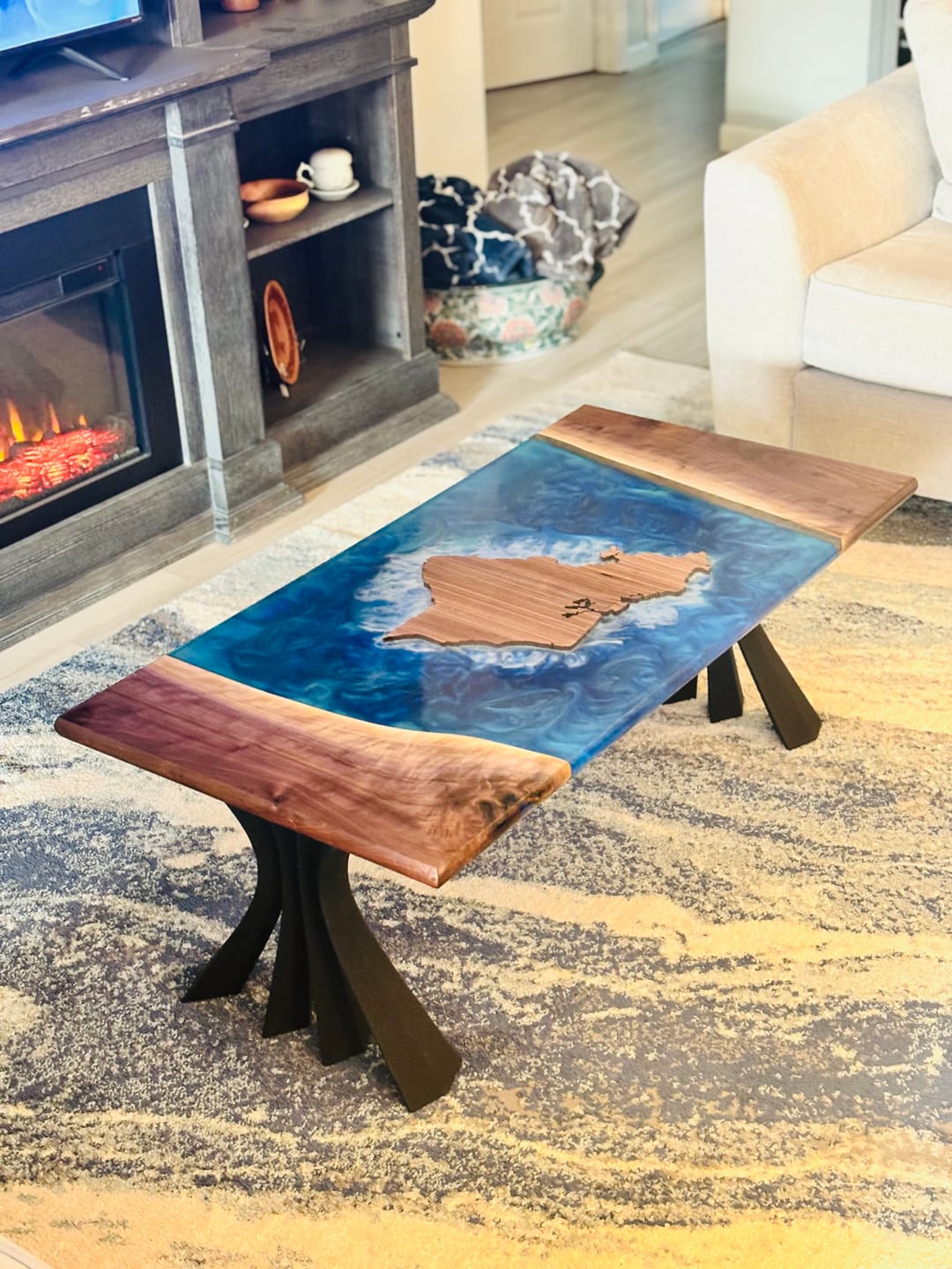 Customer photo review of Bench Legs 126 Akro 16H for Live Edge Table Top