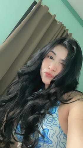 Customer photo review of 22" Bombshell Curls