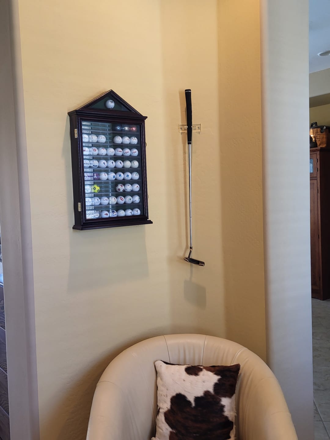 Customer photo review of Clear Acrylic Standard Single Golf Club Wall Mounts Bracket