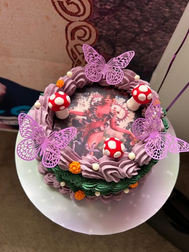 Customer photo review of 20 cm Pre-cut Circle Custom Edible Icing Image