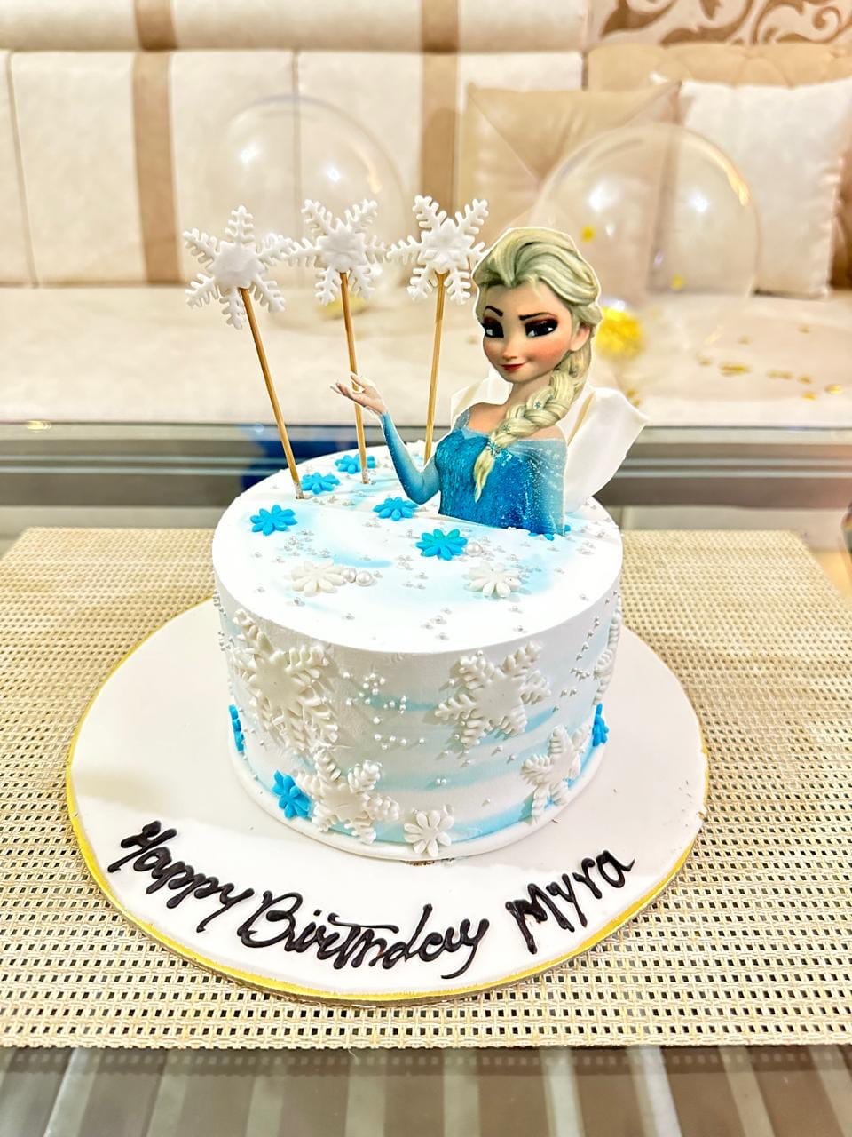 Customer photo review of Frozen Magical Cake