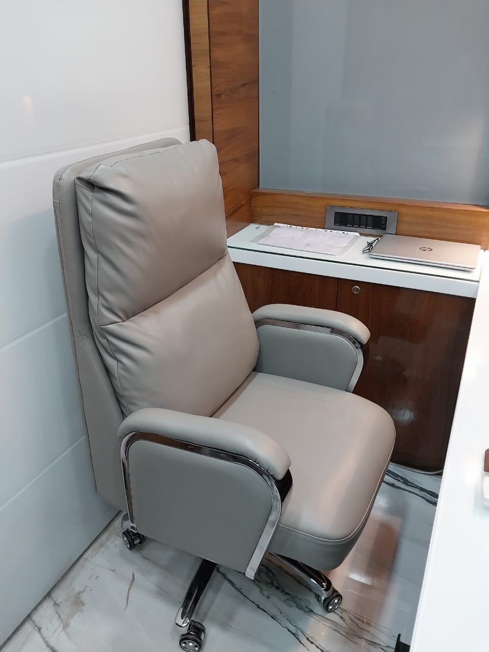 Customer photo review of Ettorez POLAR High Back Leatherette Office Chair