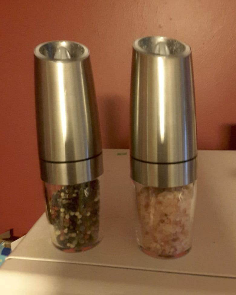 Customer photo review of Automatic Salt & Pepper Grinder Set