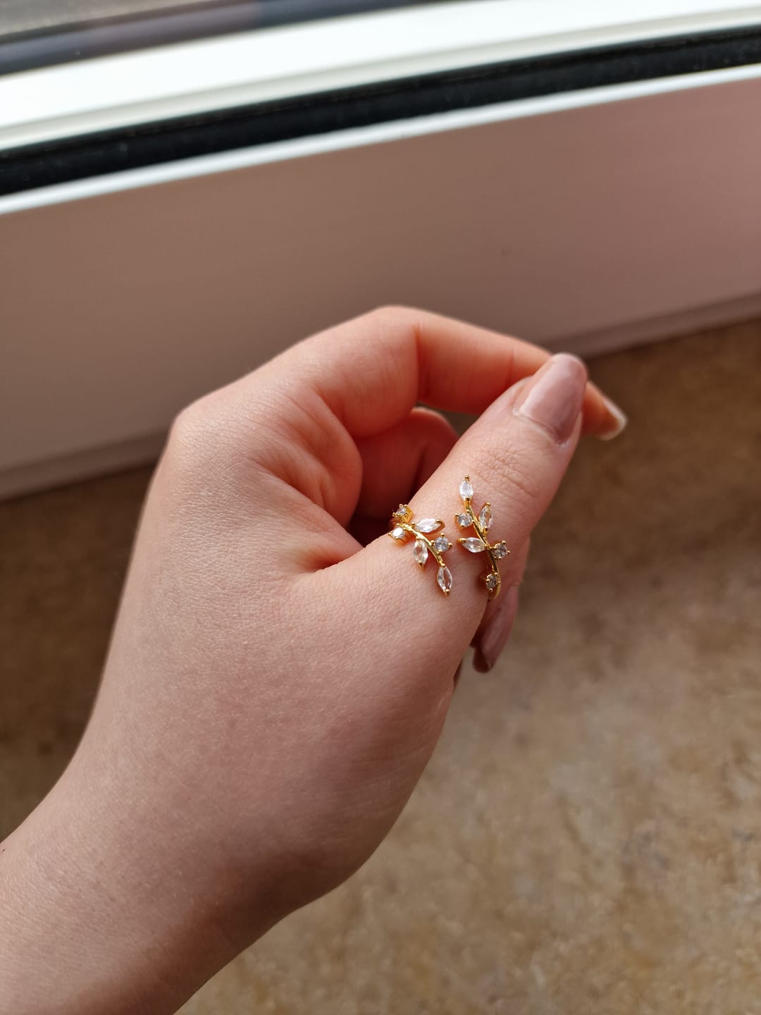 Customer photo review of 18K Crystal Vine Ring