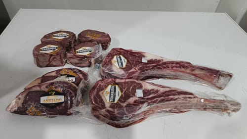 Reseña con foto de un cliente sobre Rib Eye Tomahawk Steaks