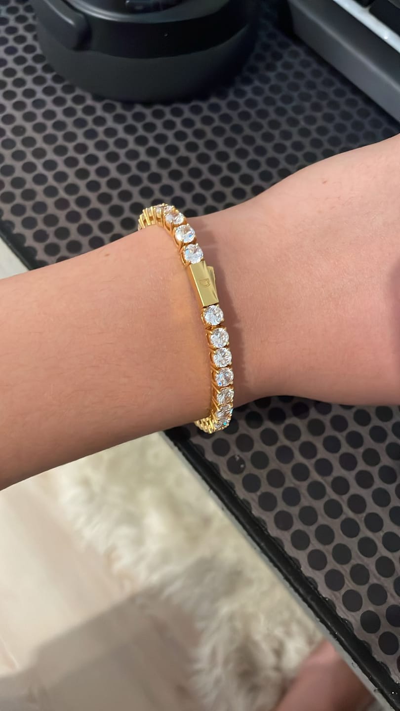 Customer photo review of TENNISBOY BRACELET. - 5MM 18K GOLD