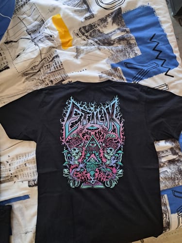 Customer photo review of Illuminetilik - T-shirt