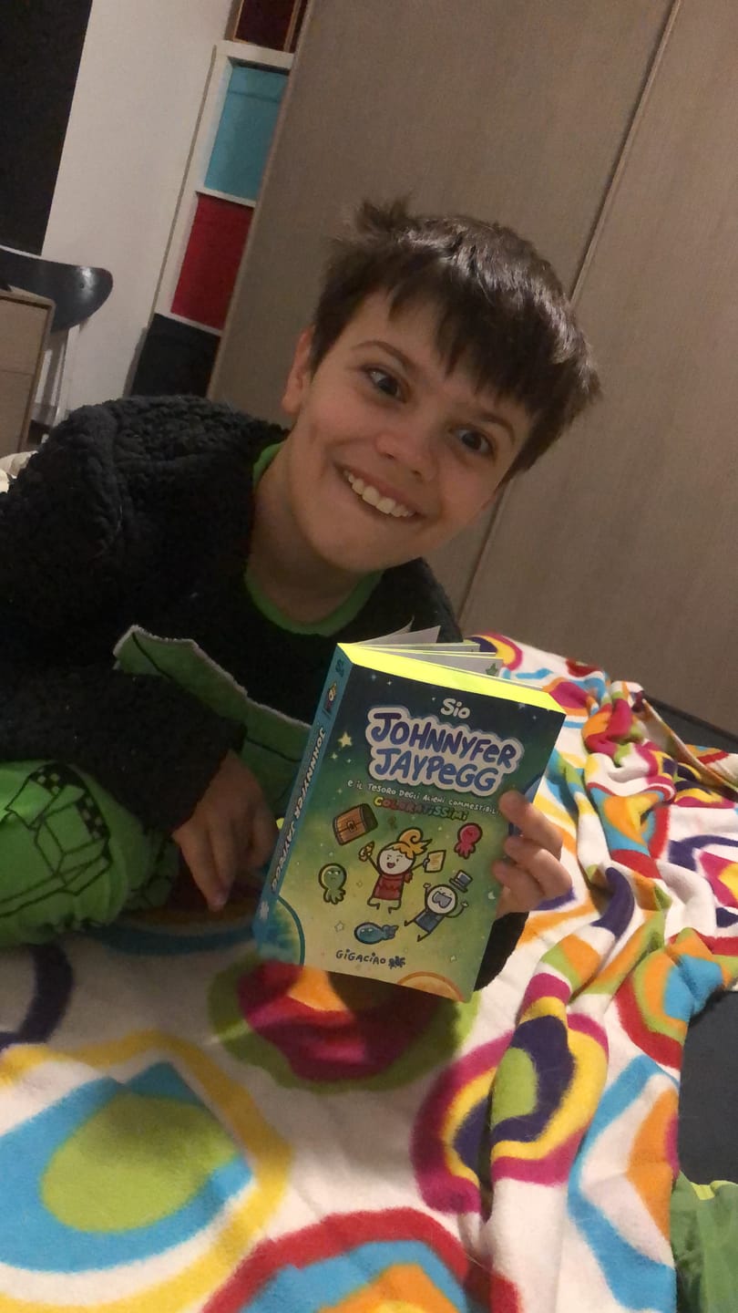 Customer photo review of Johnnyfer Jaypegg e il tesoro degli alieni commestibili coloratissimi!