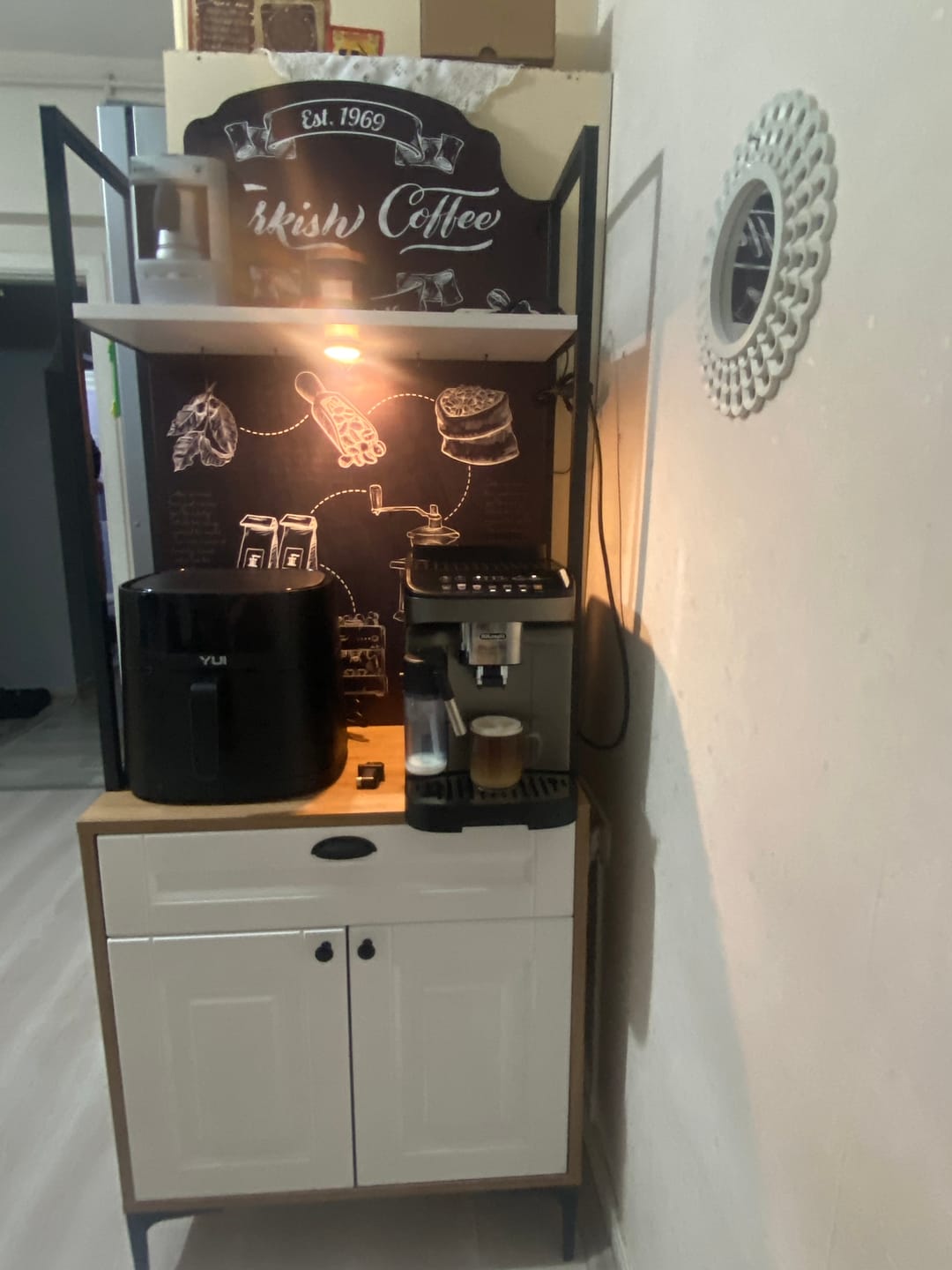 Customer photo review of Rani JE158 Işıklı Kahve Köşesi Membran Kapaklı Çekmeceli Çok Amaçlı Mutfak Dolabı Sepet Ceviz - Beyaz