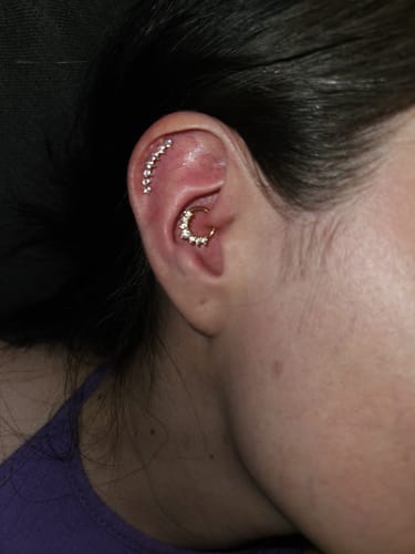 Customer photo review of Piercing Curvo con Zirconias