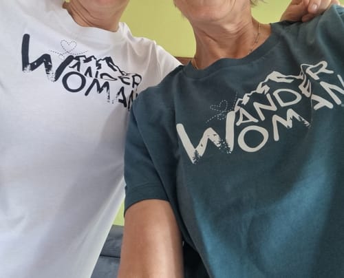 Customer photo review of Wander Woman | Damen Premium Organic T-Shirt