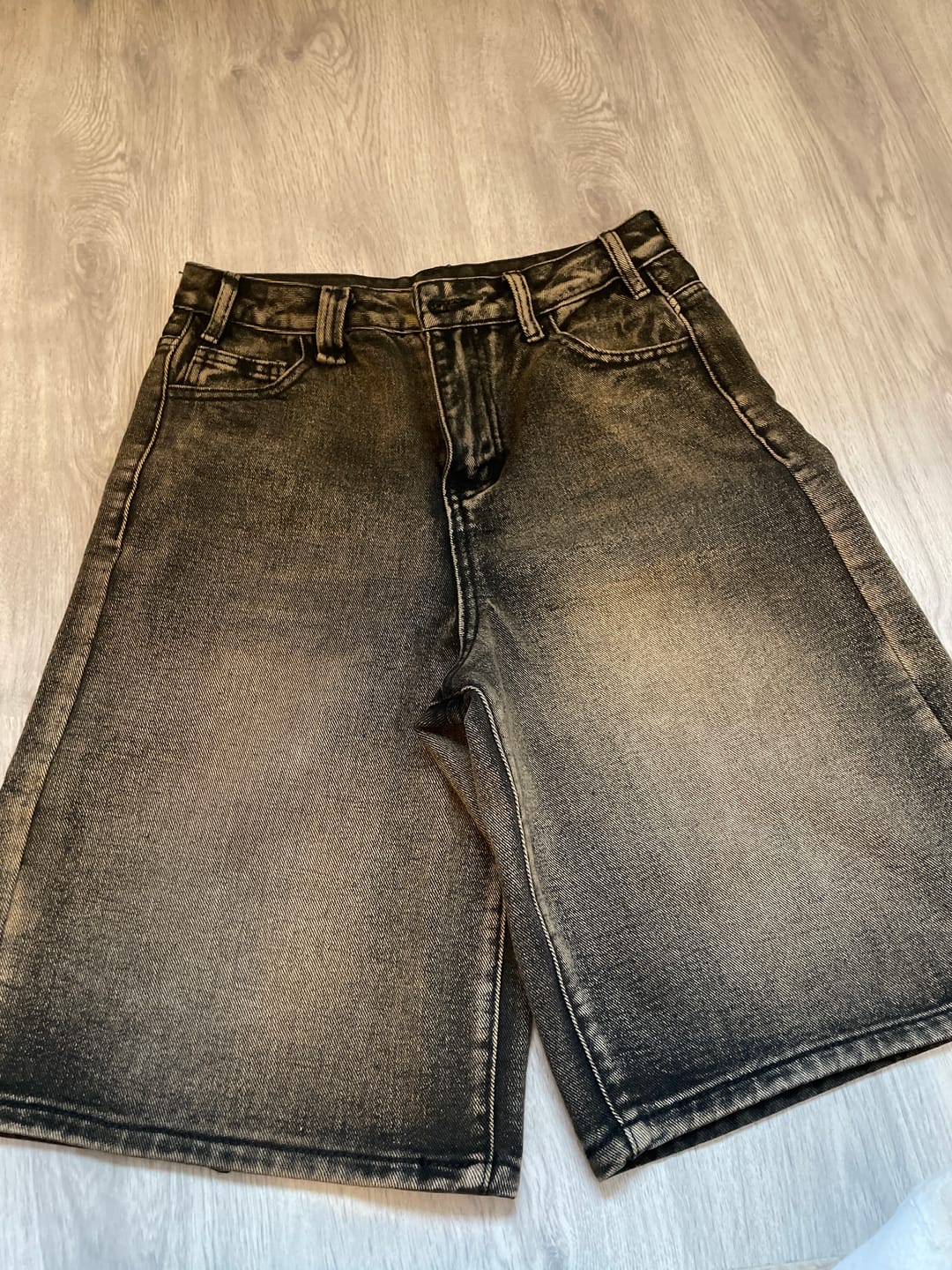 Customer photo review of Aelfric Eden Vintage Washed Longline Jorts