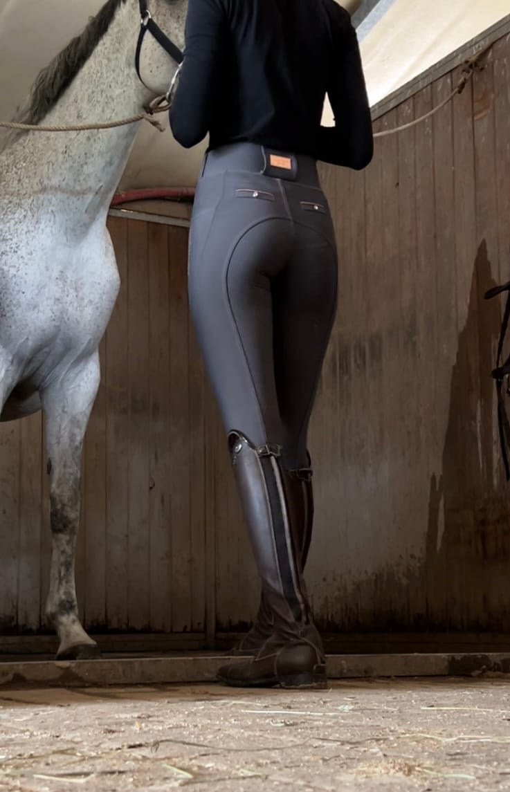 Customer photo review of KYLIE - 𝐑𝐈𝐃𝐈𝐍𝐆 𝐋𝐄𝐆𝐆𝐈𝐍𝐆𝐒 | SMOKEY GREY ''ROSE GOLD'' FULL SEAT SILICONE